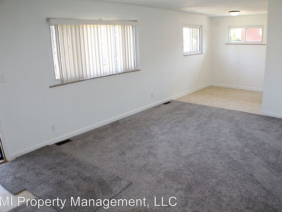 2nd image of 3944 N Arlington Ave