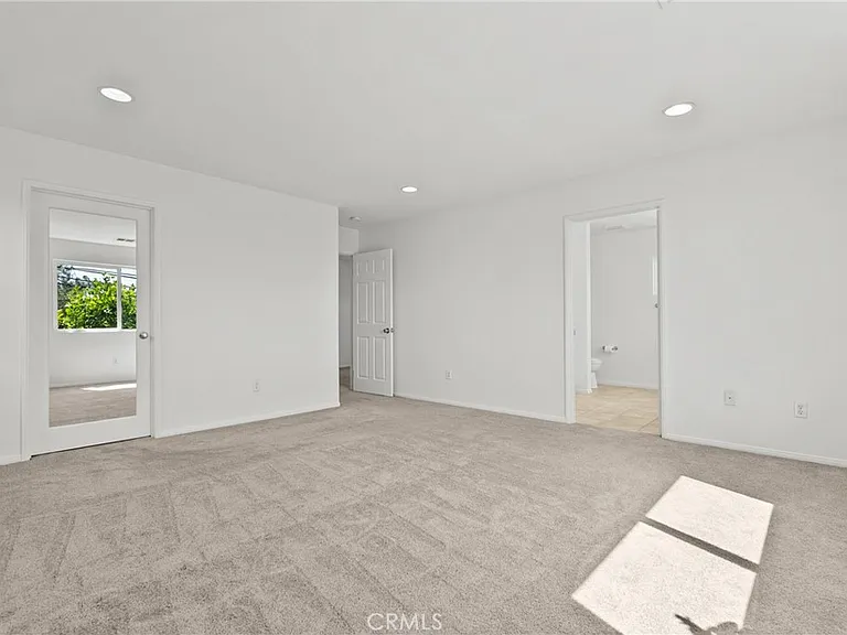 9427 Lemona Ave #20 — Photo 19