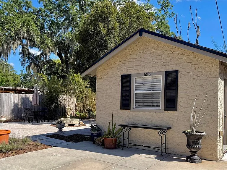 1618 Park Lake St — Photo 1