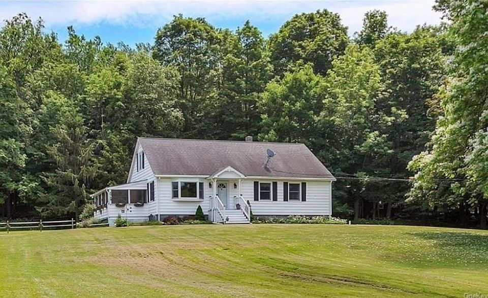 1st image of 6 Shannon Ln