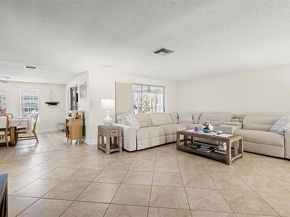 4th image of 7418 Islander Ln
