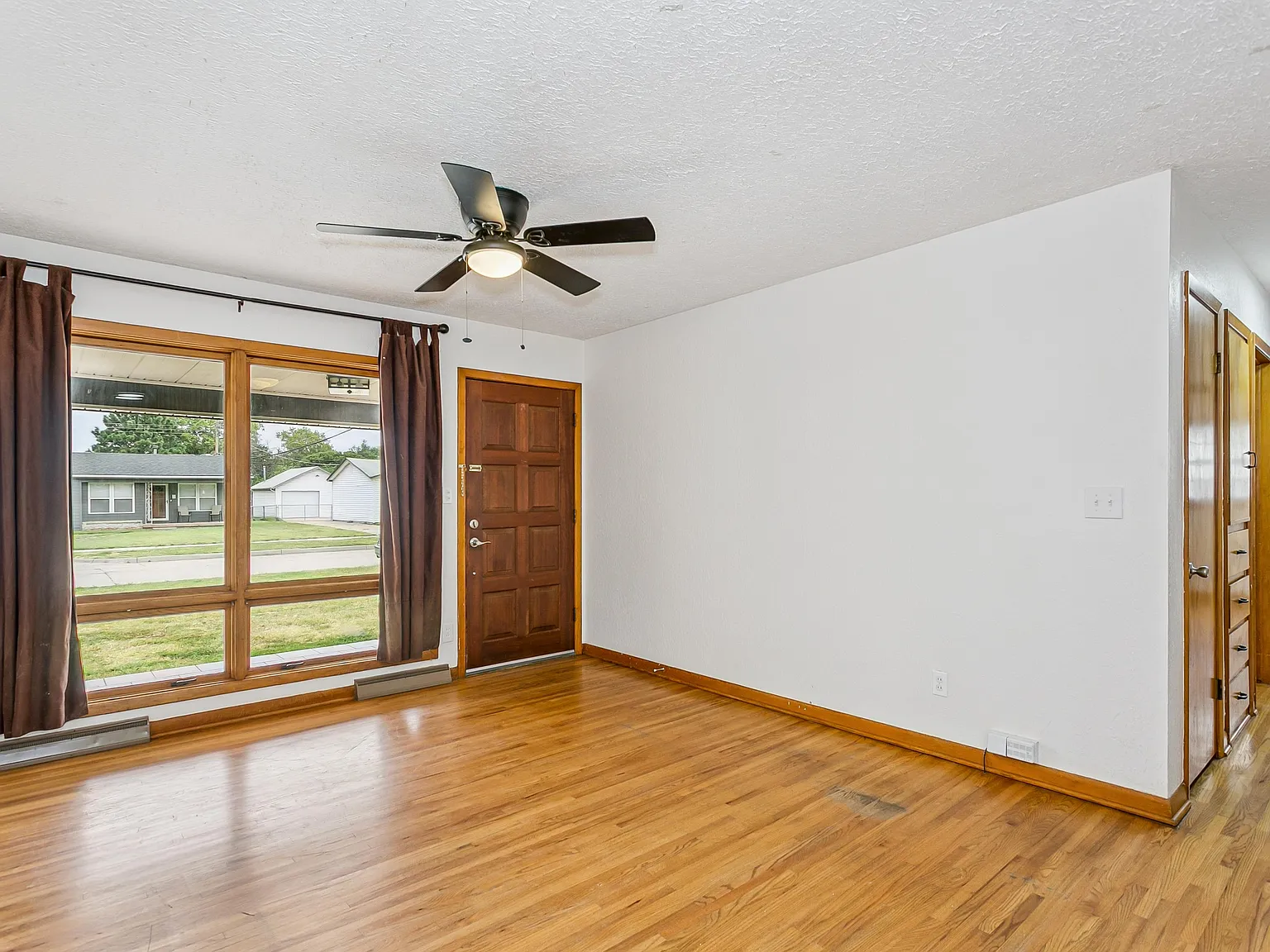 3 bed, 950 sqft, $1,275 — Photo 3