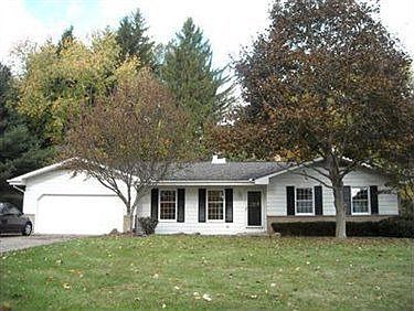 2nd image of 2841 Dartmoor Dr NE