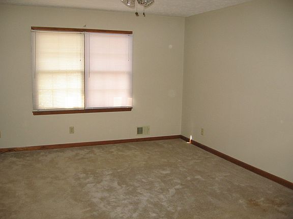 4th image of 4051 Wrexham Dr