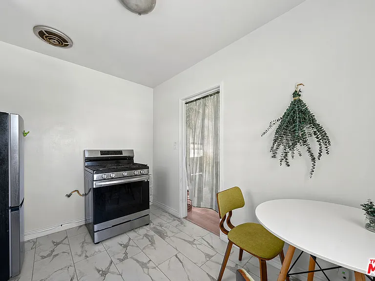 1238 S Beverly Glen Blvd #9 — Photo 8