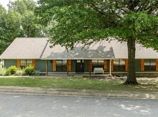 1728 N Cambridge Rd, Fayetteville, AR 72701