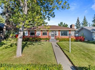 2220 W 38th St SW, Calgary, AB T3E 3E2