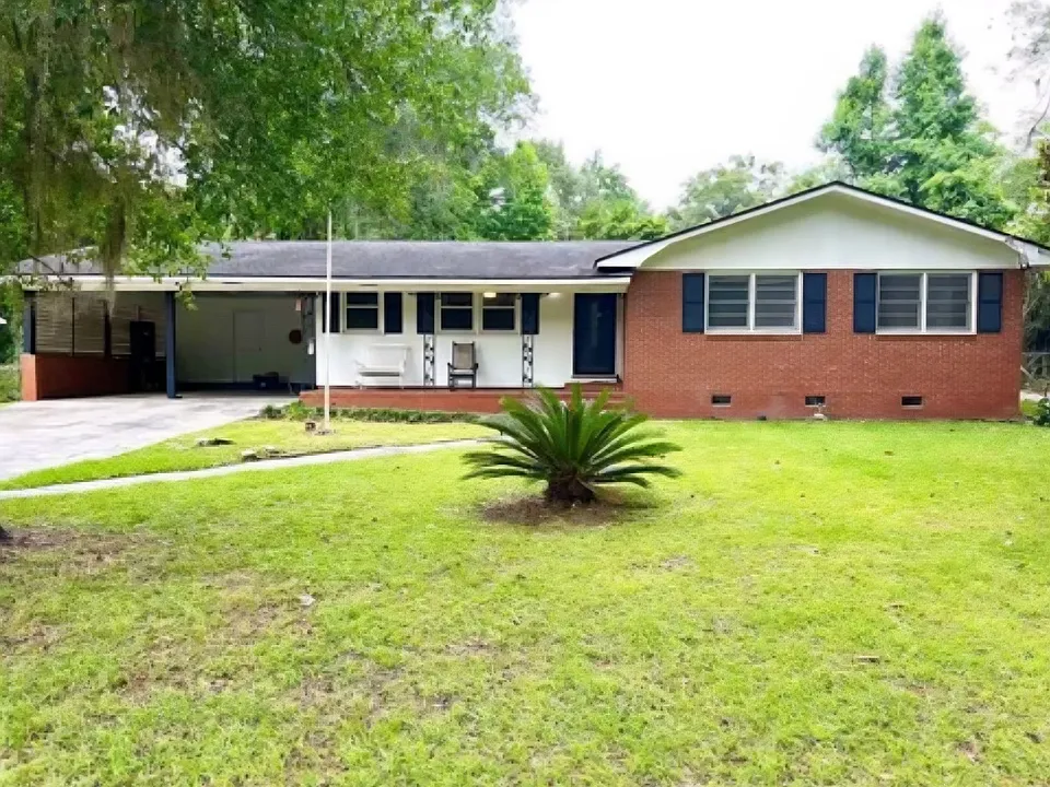 2109 Park Ln
