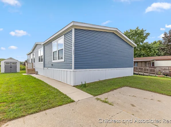 1824 Rhoda St SE, Lowell, MI 49331