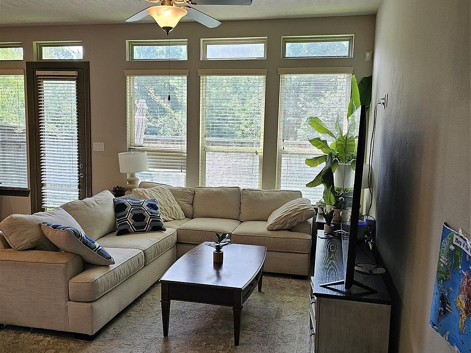 1st image of 7 Aventura Pl