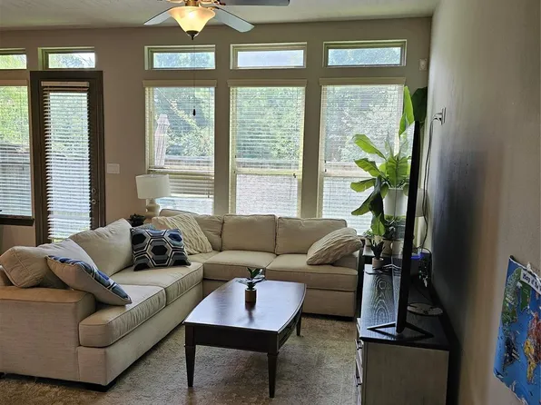 7 Aventura Pl, Spring, TX 77389