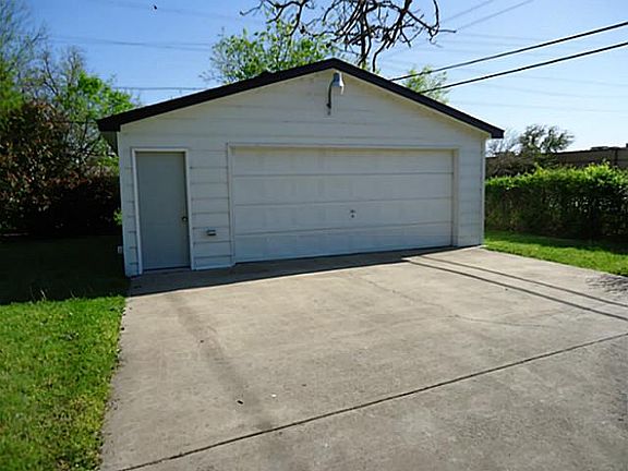 2nd image of 3700 Bluebell Dr