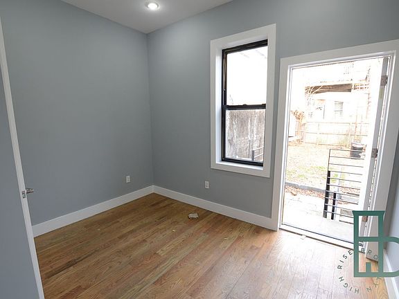 3rd image of 607 Onderdonk Ave APT 1