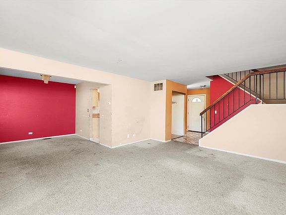 3rd image of 824 Greenbriar Ln