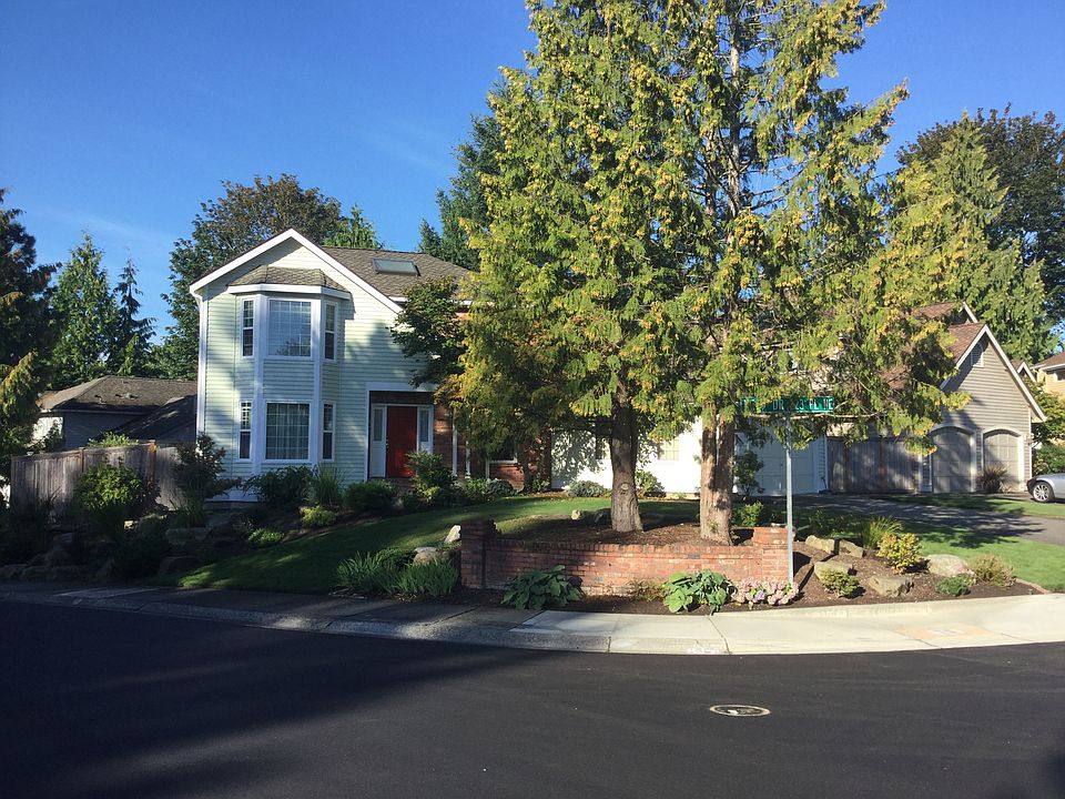 2nd image of 903 223rd Pl NE