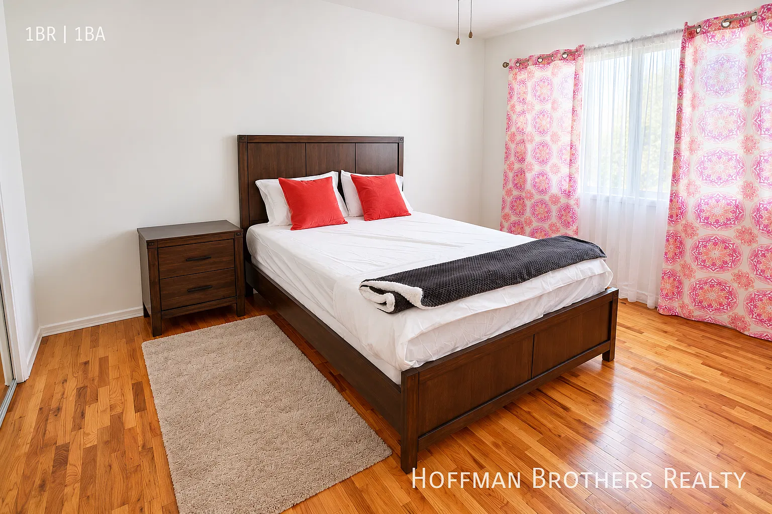 Recently Renovated Melrose Place 1 Bedroom Apartment with Modern Kitchen, Updated Appliances, Cov... — Photo 4