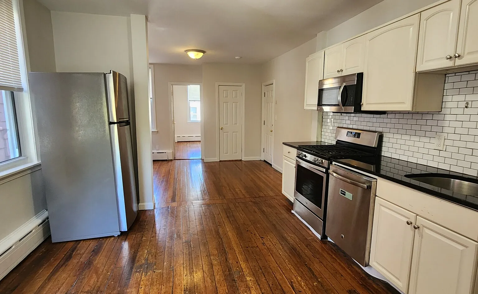2 bed, 1.0 bath, 900 sqft, $2,700 — Photo 2