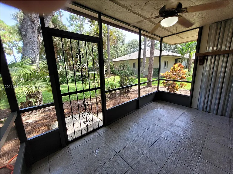 7523 Greenlake Way #C — Photo 23