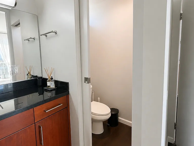L2 - Primary bedroom bathroom