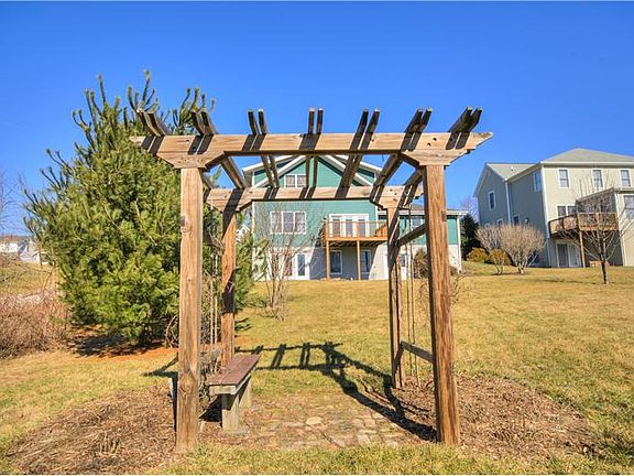 2nd image of 1225 Village Way S