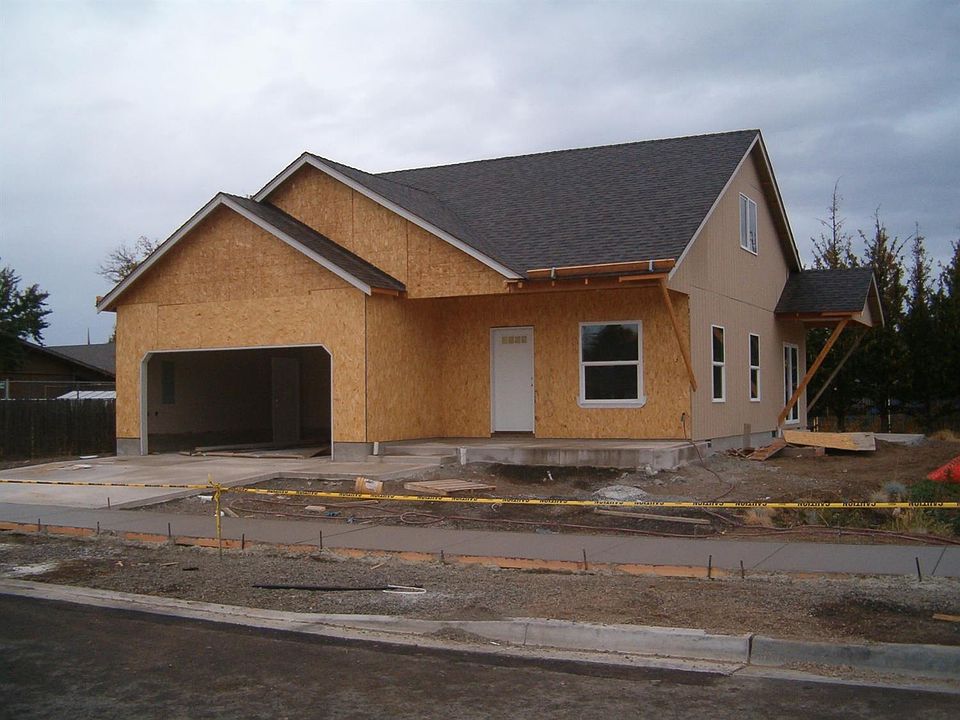1st image of 117 Aurora Ln