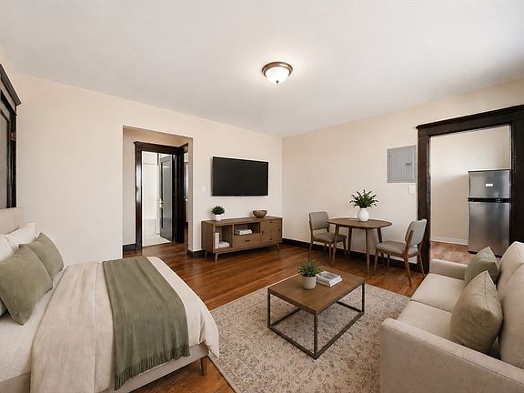 3rd image of 39 Richardson Ave #3