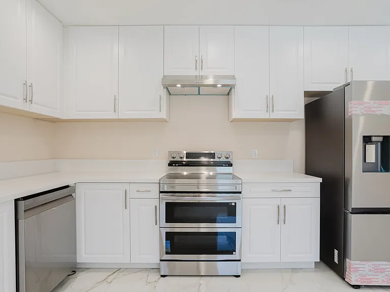 6550 Beeman Ave — Photo 9
