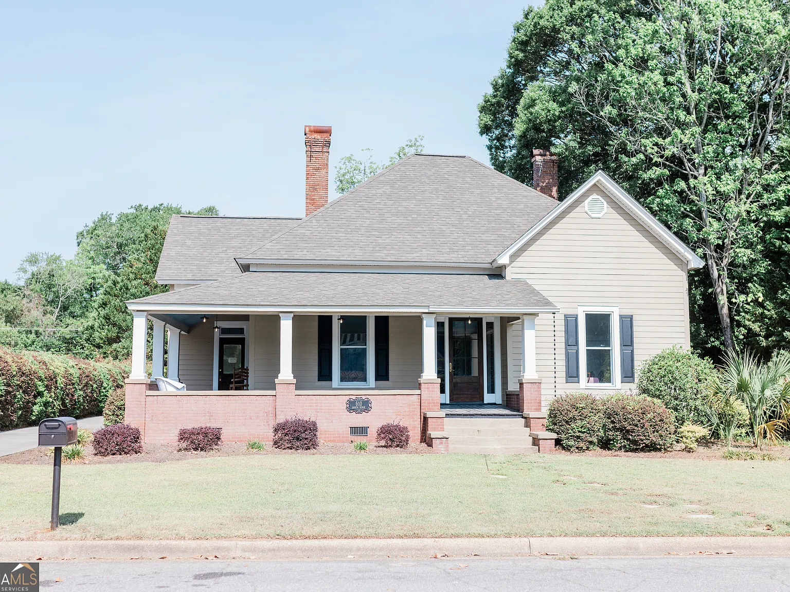 4 bed, 3.0 bath, 2308 sqft, $2,800 — Photo 2