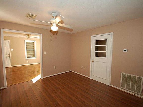 3rd image of 117 S Pecan Dr