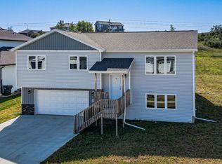 305 Cobblestone Loop SW, Mandan, ND 58554