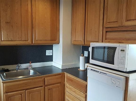 2nd image of 421 Campbell Ave