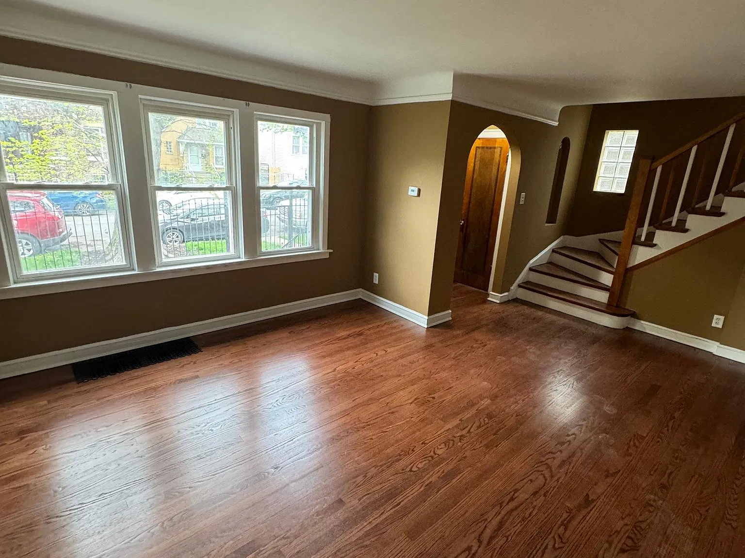 5242 S Albany Ave — Photo 2