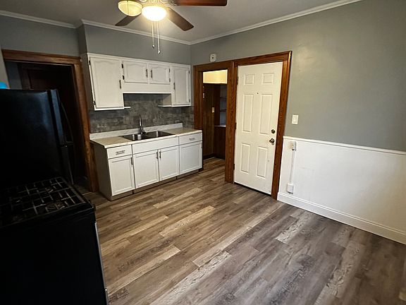 4th image of 117 Shuttle Meadow Ave #2