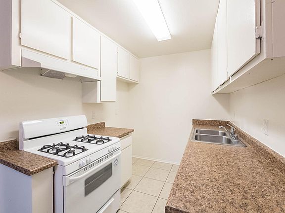 4th image of 1111 E Lexington Dr APT 217