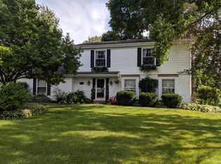 28701 W Park Dr, Barrington, IL 60010