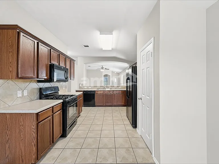 2288 Green Meadows Ln — Photo 3