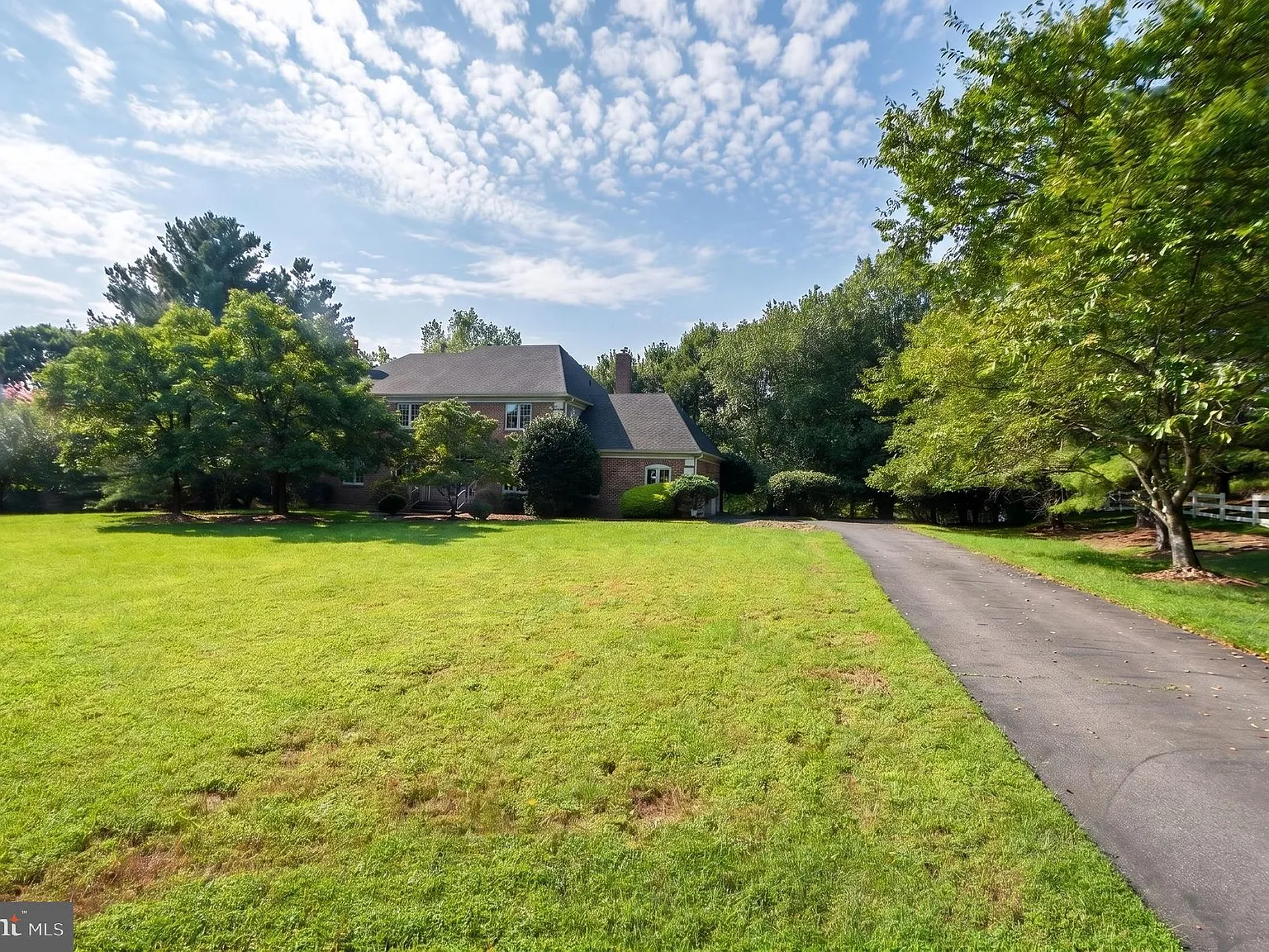 5 bed, 4.5 bath, 4405 sqft, $9,000 — Photo 4