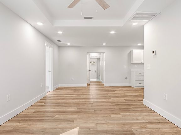 2nd image of 125 Linda Ave