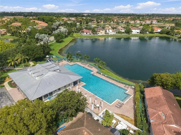 3930 NE 10th Dr, Homestead, FL 33033