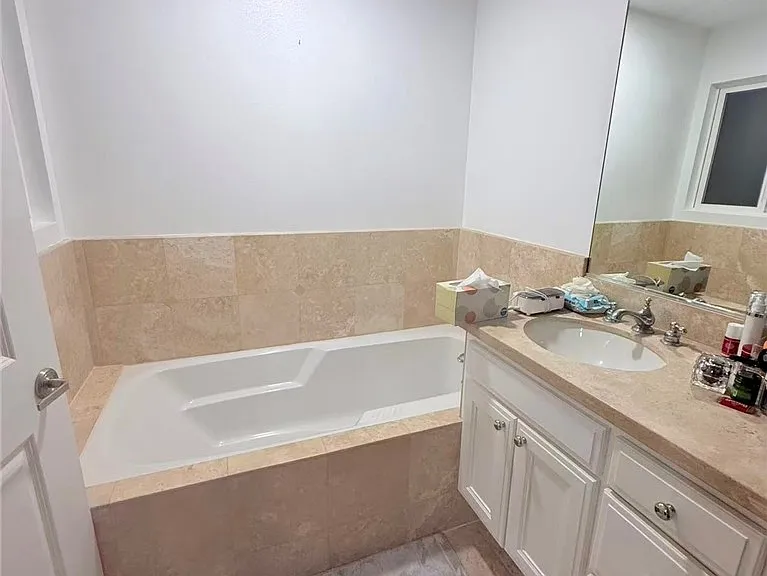 2125 S Bentley Ave #107 — Photo 22