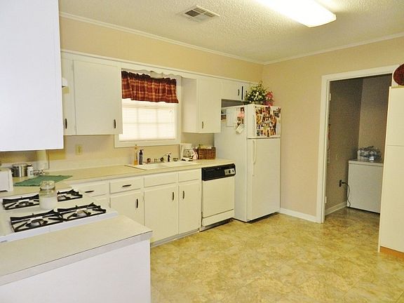 5th image of 502 Gerald Dr