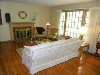 FORMAL LIVING ROOM