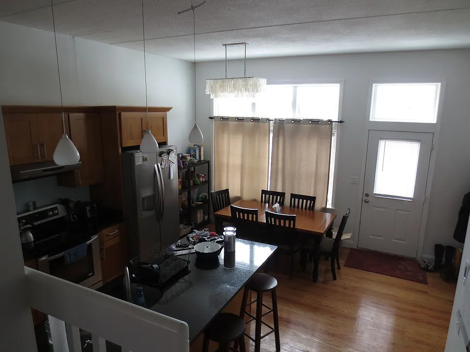 22 Hayden St
