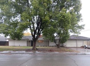 234 W Burlwood Ln, Lemoore, CA 93245