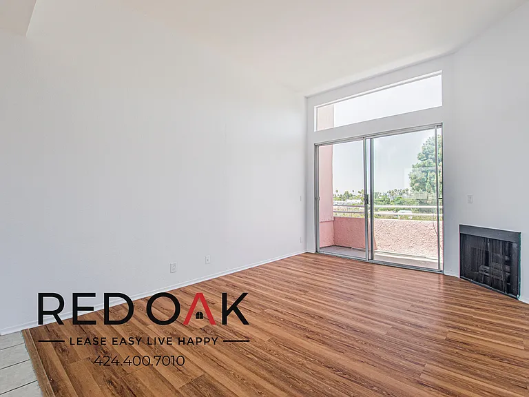 7370 Hawthorn Ave #301 — Photo 6