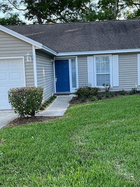 3 bed, 1375 sqft, $2,225 — Photo 1