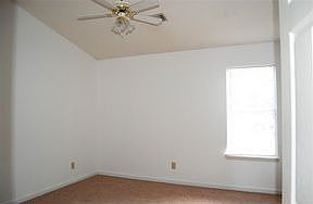 4th image of 82 Skyway Dr