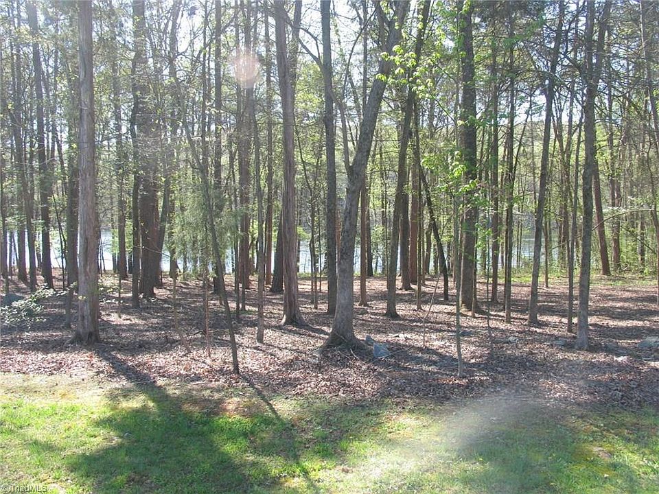 2nd image of 614 Harbor Dr E