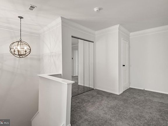 4th image of 912 Meadowview Ln #912