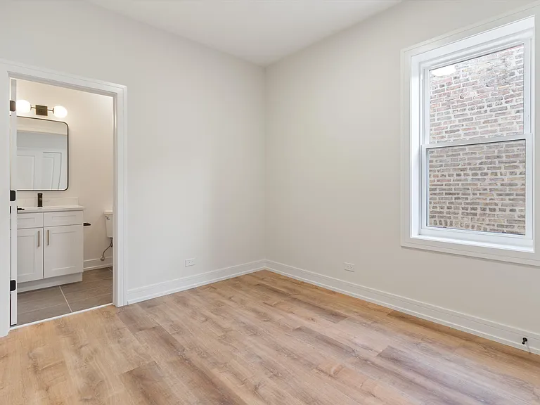 839 N Rockwell St #2R — Photo 7